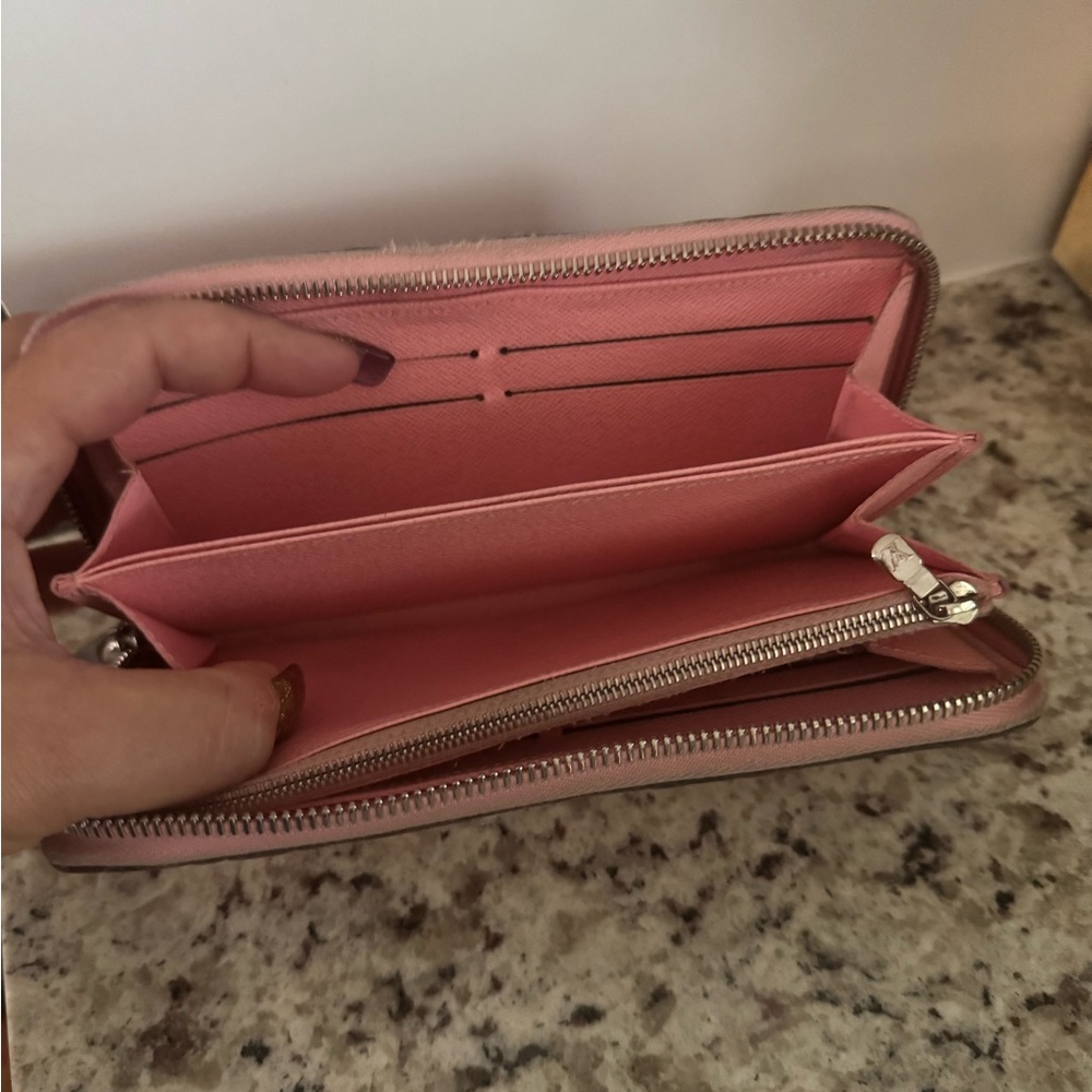 Louis Vuitton EPI Pink Zippy Long Wallet Chain & Flower Pattern - Picture 7 of 11